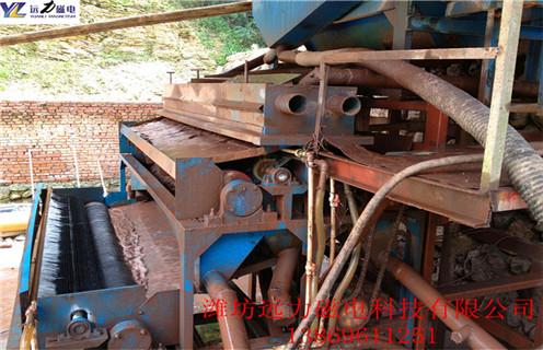 干粉磁選機(jī),哪個(gè)廠家的干粉磁選機(jī)設(shè)備好_磁性礦哪個(gè)廠家的干粉磁選機(jī)設(shè)備好_哪個(gè)廠家的干粉磁選機(jī)設(shè)備好工作視頻皮帶及結(jié)構(gòu)價(jià)格 干粉磁選機(jī),哪個(gè)廠家的干粉磁選機(jī)設(shè)備好_磁性礦哪個(gè)廠家的干粉磁選機(jī)設(shè)備好_哪個(gè)廠家的干粉磁選機(jī)設(shè)備好工作視頻皮帶及結(jié)構(gòu)價(jià)格