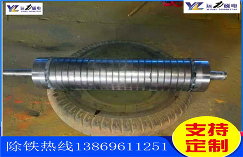 石英砂除鐵磁選機(jī)的性能特點_釩鈦鐵礦石英砂除鐵磁選機(jī)的性能特點型號參數(shù)及磁場強(qiáng)度,石英砂除鐵磁選機(jī)按磁場的強(qiáng)度分強(qiáng)磁除鐵機(jī)和低磁除鐵機(jī),強(qiáng)磁除鐵機(jī)的磁場強(qiáng)度在12000高斯到15000高斯之間,低磁除鐵機(jī)的磁場強(qiáng)度在3000高斯左右。不同的礦物的則需要不同的選礦設(shè)備,結(jié)構(gòu)性質(zhì)的不同來選擇不同的磁場。遠(yuǎn)力磁電的磁選設(shè)備型號齊全,規(guī)格標(biāo)準(zhǔn),質(zhì)量可靠,是廣大礦山公司的理想合作伙伴。 一、石英砂除鐵磁選機(jī)的性能特點_釩鈦鐵礦石英砂除鐵磁選機(jī)的性能特點型號參數(shù)及磁場強(qiáng)度 石英砂除鐵磁選機(jī)是一種永磁除鐵器,采用超強(qiáng)稀土永磁釹鐵硼作為磁源,磁笥能穩(wěn)定,磁路設(shè)計獨(dú)特,此除鐵器磁力強(qiáng),磁場梯度高,吸力遠(yuǎn)大于國標(biāo)除鐵器;具有自動糾偏功能的腰鼓形滾筒,全密封鑄鋼軸承座,保證除鐵器在各種惡劣環(huán)境下長期無故障工作。其廣泛應(yīng)用于煤礦、碼頭、火力發(fā)電、水泥、建材等行業(yè)。 二、石英砂除鐵磁選機(jī)的性能特點_釩鈦鐵礦石英砂除鐵磁選機(jī)的性能特點型號參數(shù)及磁場強(qiáng)度性能特點: 1、采用計算機(jī)模擬磁路設(shè)計,磁場分布不合理,透磁深度大。 2、除鐵器本體比電磁除鐵器簡化,不需勵磁電源,不需冷卻系統(tǒng)。 3、省電節(jié)能,故障率低。 4、操作簡單,運(yùn)行安全可靠 石英砂除鐵磁選機(jī)的性能特點_釩鈦鐵礦石英砂除鐵磁選機(jī)的性能特點型號參數(shù)及磁場強(qiáng)度,石英砂除鐵磁選機(jī)按磁場的強(qiáng)度分強(qiáng)磁除鐵機(jī)和低磁除鐵機(jī),強(qiáng)磁除鐵機(jī)的磁場強(qiáng)度在12000高斯到15000高斯之間,低磁除鐵機(jī)的磁場強(qiáng)度在3000高斯左右。不同的礦物的則需要不同的選礦設(shè)備,結(jié)構(gòu)性質(zhì)的不同來選擇不同的磁場。遠(yuǎn)力磁電的磁選設(shè)備型號齊全,規(guī)格標(biāo)準(zhǔn),質(zhì)量可靠,是廣大礦山公司的理想合作伙伴。 一、石英砂除鐵磁選機(jī)的性能特點_釩鈦鐵礦石英砂除鐵磁選機(jī)的性能特點型號參數(shù)及磁場強(qiáng)度 石英砂除鐵磁選機(jī)是一種永磁除鐵器,采用超強(qiáng)稀土永磁釹鐵硼作為磁源,磁笥能穩(wěn)定,磁路設(shè)計獨(dú)特,此除鐵器磁力強(qiáng),磁場梯度高,吸力遠(yuǎn)大于國標(biāo)除鐵器;具有自動糾偏功能的腰鼓形滾筒,全密封鑄鋼軸承座,保證除鐵器在各種惡劣環(huán)境下長期無故障工作。其廣泛應(yīng)用于煤礦、碼頭、火力發(fā)電、水泥、建材等行業(yè)。 二、石英砂除鐵磁選機(jī)的性能特點_釩鈦鐵礦石英砂除鐵磁選機(jī)的性能特點型號參數(shù)及磁場強(qiáng)度性能特點: 1、采用計算機(jī)模擬磁路設(shè)計,磁場分布不合理,透磁深度大。 2、除鐵器本體比電磁除鐵器簡化,不需勵磁電源,不需冷卻系統(tǒng)。 3、省電節(jié)能,故障率低。 4、操作簡單,運(yùn)行安全可靠