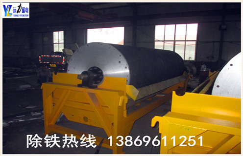 小型強磁磁選機價格,遠力生產的小型皮帶式磁選機,采礦不使用水,而且價格低,質量好,可以使貧礦變富礦,分選效果好,生產效率高,處理能力強,使用范圍廣等優點. 1.小型強磁磁選機是主要的選礦方法 選礦時間長,始終遵循濕法礦物加工方法.遠力公司根據中國國情的現時要求,經過多年的努力,無水磁選機的成功開發,這種磁選機無二次污染,工藝簡單的專利產品 - 干式磁選機,打破了原來的磁鼓磁選機基于開磁原理三級漸進復合磁系統放置方法,充分利用磁,重力,離心力的相互作用原理,有利于提高分選過程磁反轉的強度和速度. 2.小型強磁磁選機的分選擇效果好 行簡單的小型磁選機. 采用磁分離專利技術還增加了分揀計劃,提高分揀精度,無論硬礦石軟,無論粗顆粒,細顆粒,所有類型的選礦機都可以自動調度,分選效果控制在許可范圍內.