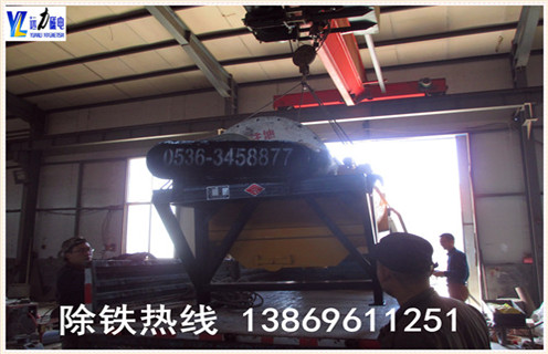 2.遠力磁電專業生產各種設備 干式磁選機,濕式磁選機,赤鐵礦磁選機,褐鐵礦磁選機,鏡鐵礦磁選機,錳礦磁選機等.擁有精良的加工設備,雄厚的科研力量,先進的工藝編排和現代化的管理,是磁選機設備定點生產企業.我們為客戶提供優質的售前技術服務,認真介紹各種設備的技術特點.要求及用途,為客戶提供詳盡的設備配置和合理的報價,在保證質量的前提下盡量降低客戶的投資成本.我廠有各類小型磁選機試驗設備,可為用戶免費做選礦試驗.