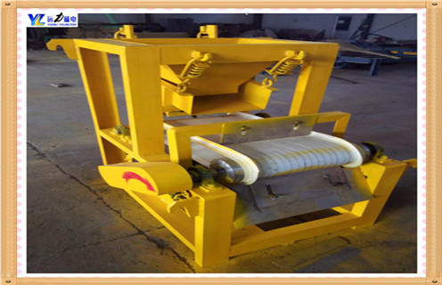 1.試驗室干式磁選機具有很強的能量滿足許多客戶除鐵的需要,及其在礦物加工市場取得的眾多優勢.但是,金子還不夠人才不夠完美,不想進入磁選機不是一個好的磁選機,所以干磁選機也從很多方面提高效率. 2.試驗室干式磁選機通過調整轉鼓的速度,擋板和礦石的量,轉鼓的轉速決定了圓筒中顆粒的尺寸,通過尺寸的離心力和磁性顆粒的磁性轉換效應.提高輥速,有利于提高精礦質量和礦石量.擋板越近,尾礦越高